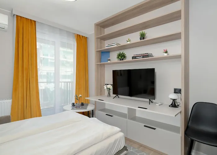 Nadolnik Studio Apartments With Balcony & Ac By Rent Like Home