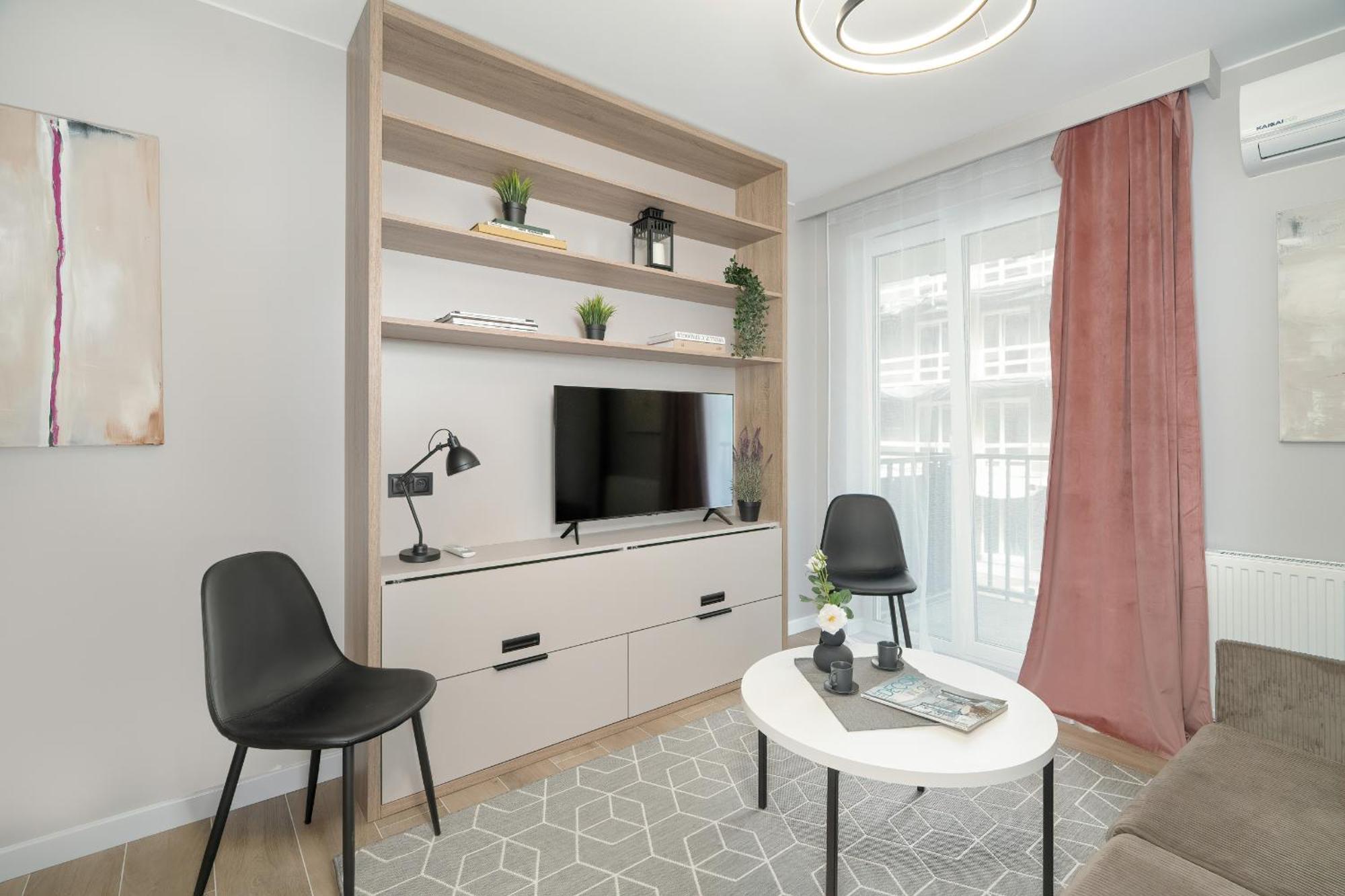 Nadolnik With Balcony & Ac By Rent Like Apartamento
