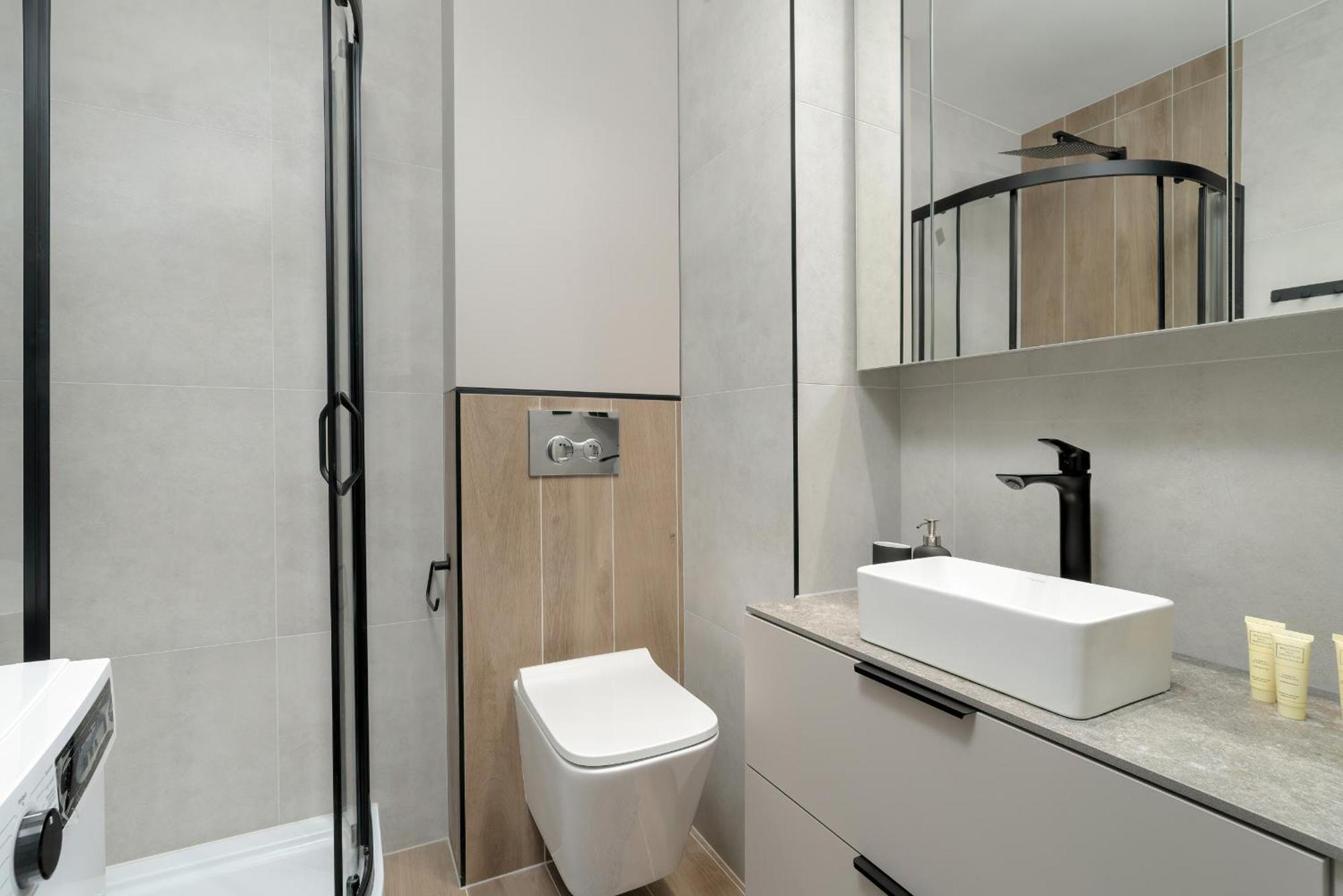 Nadolnik With Balcony & Ac By Rent Like