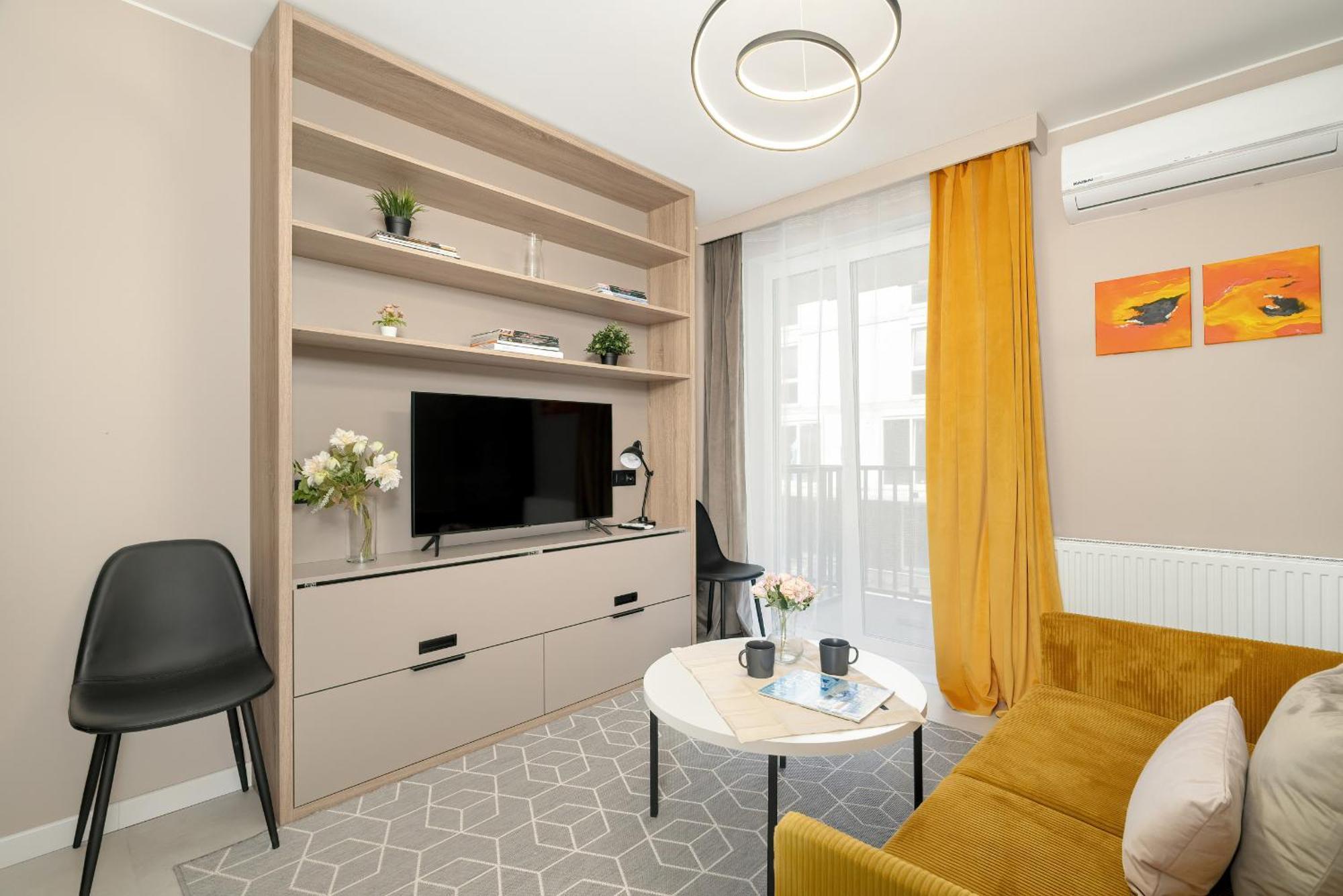 Nadolnik With Balcony & Ac By Rent Like