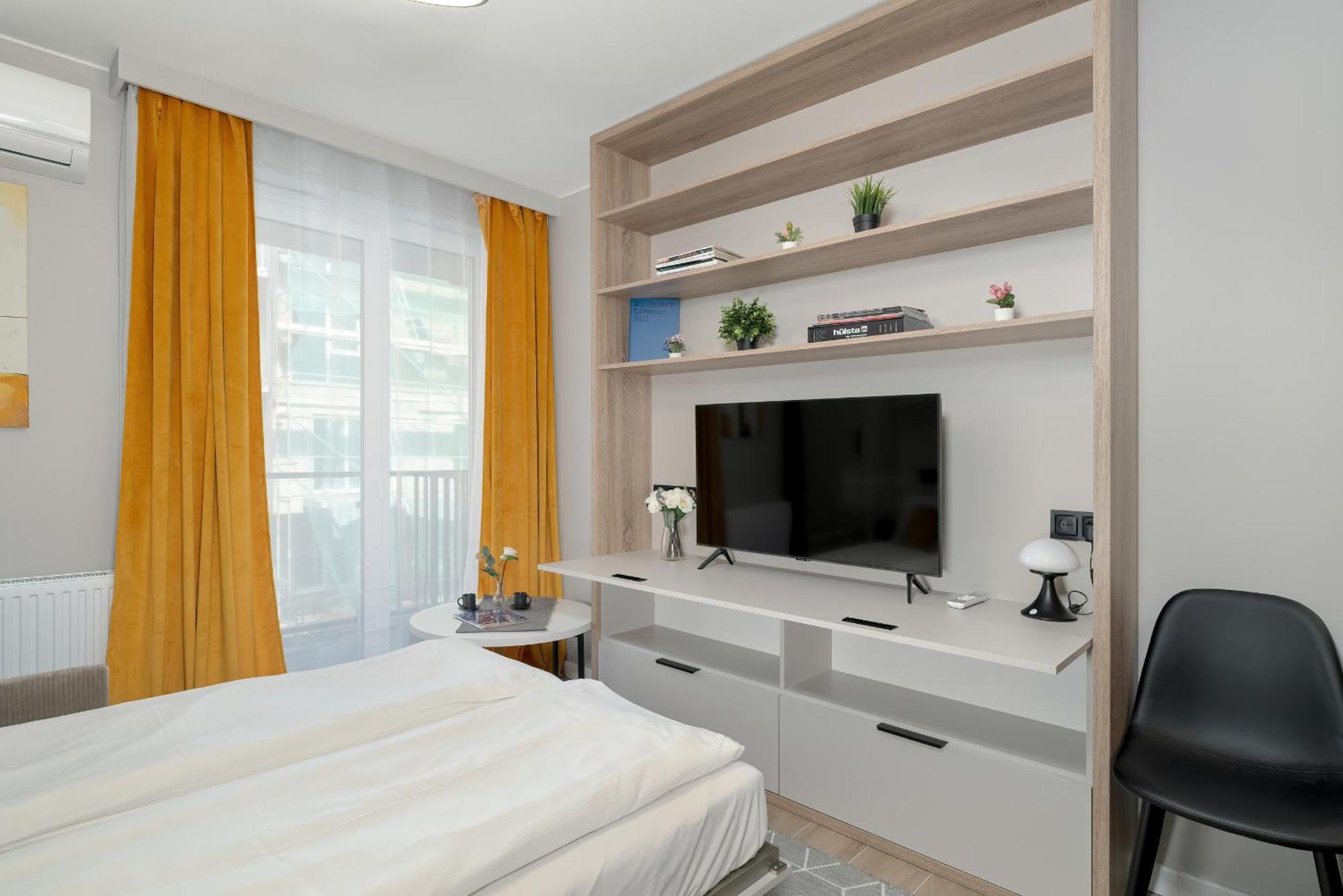 Nadolnik With Balcony & Ac By Rent Like