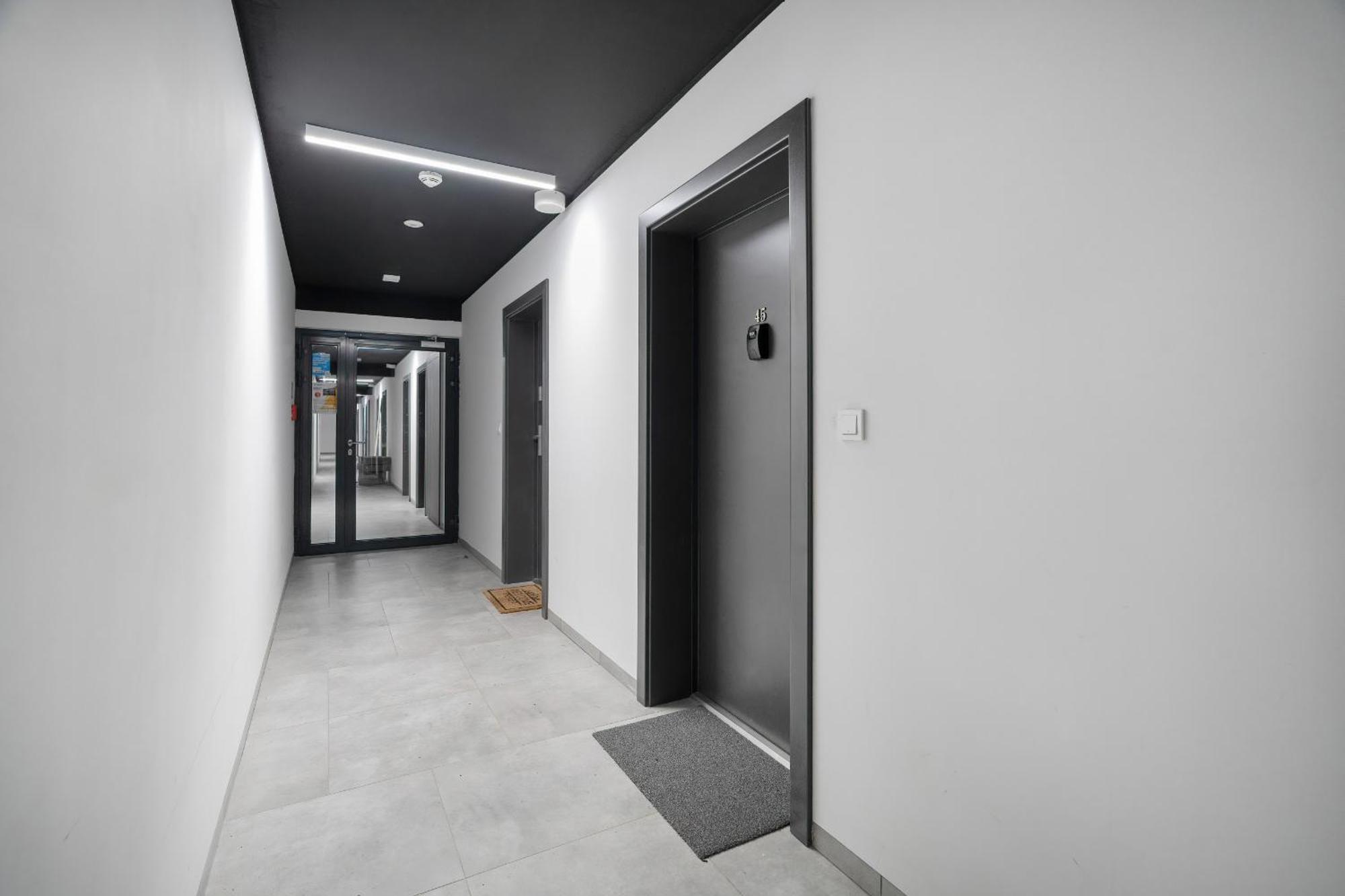 Nadolnik With Balcony & Ac By Rent Like
