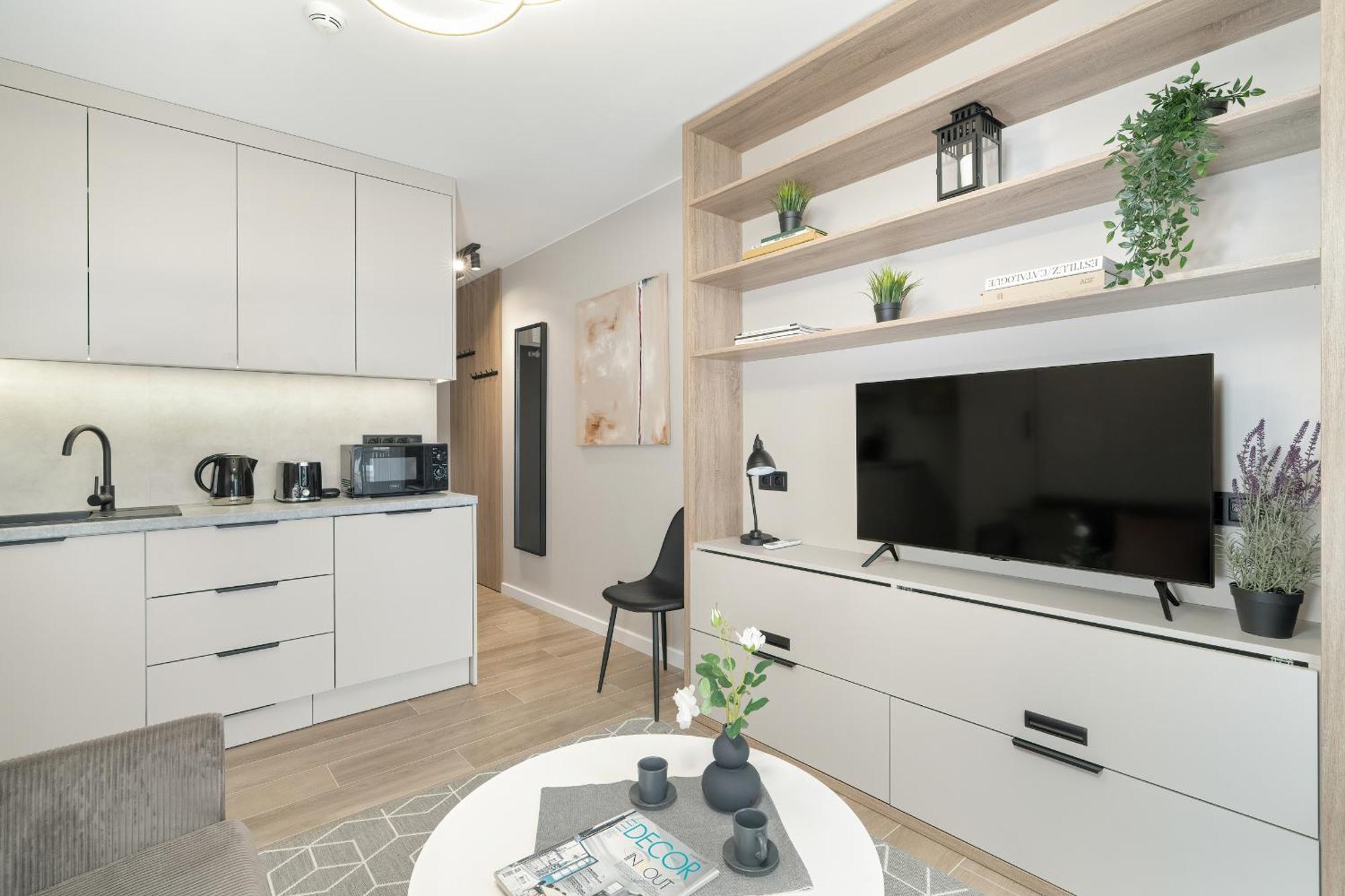 Nadolnik With Balcony & Ac By Rent Like