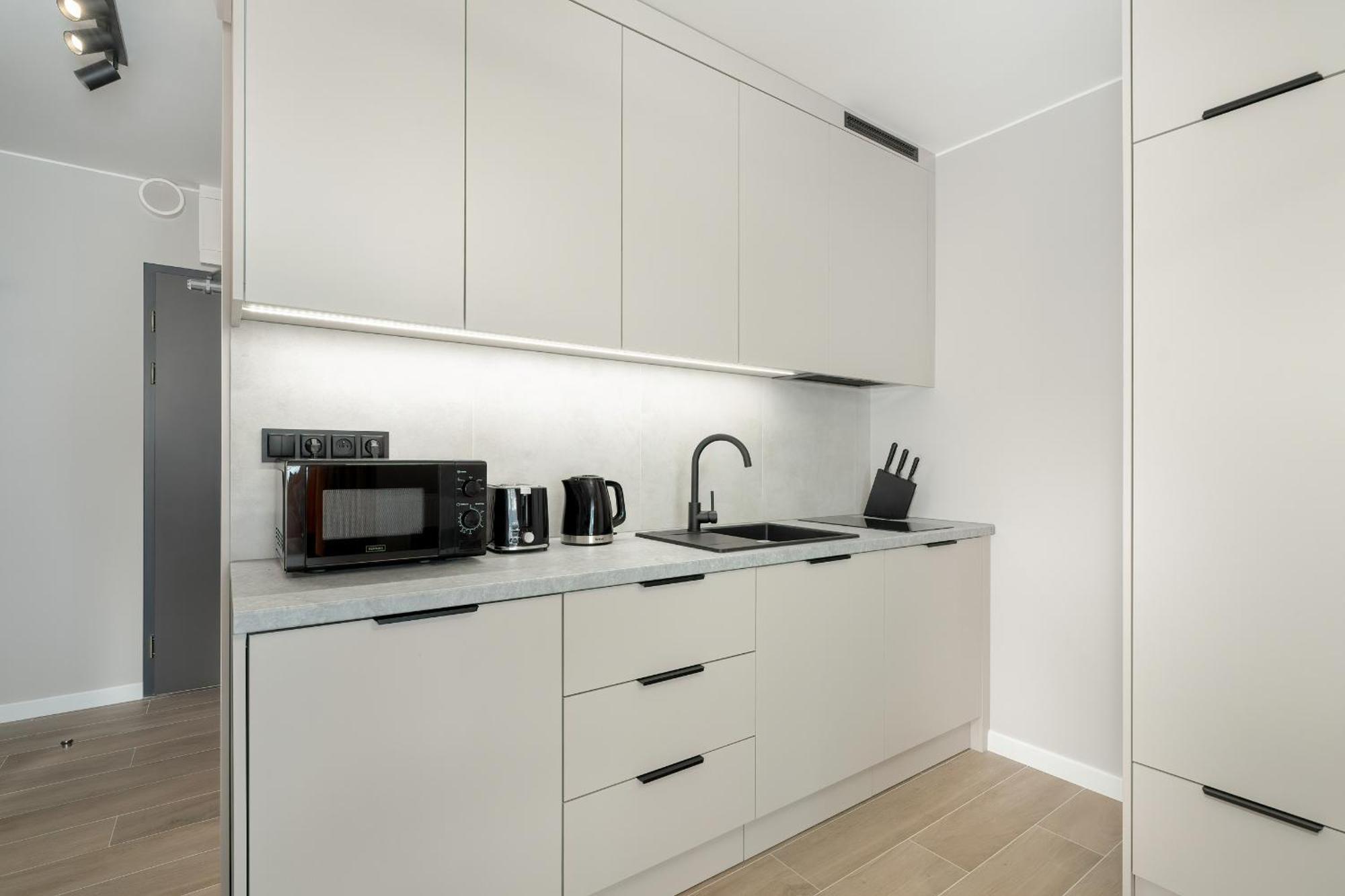 Nadolnik With Balcony & Ac By Rent Like Apartment *