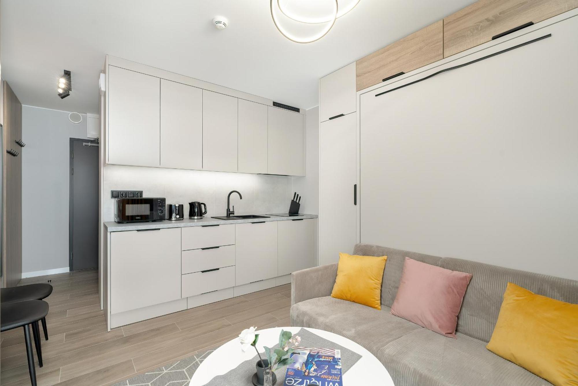 Nadolnik With Balcony & Ac By Rent Like Apartment Poznan